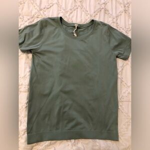 Lululemon Green Swiftly Tech Shirt, Size 6